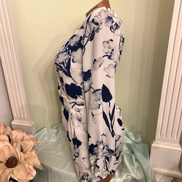 Charlotte Russe Romper. Size XS. White Blue. Lined Shorts. Crossover. B103 - Picture 3 of 5